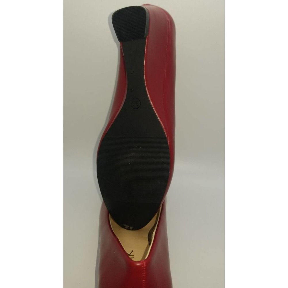 Clarks Women's Red Round-Toe Flats - Picture 3 of 5